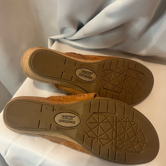 Earth Origins Tan Sandals with Perforated Design - Picture 5 of 7